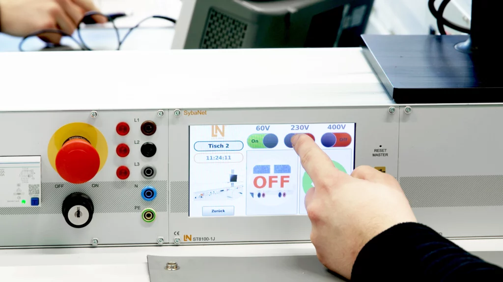 SybaNet-Bedienfeld eines Labortisches