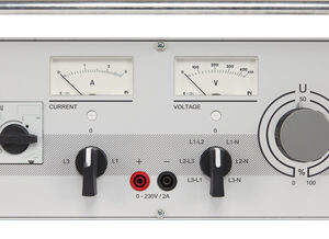 Regelbare Drehstromversorgung 0-450V/2A