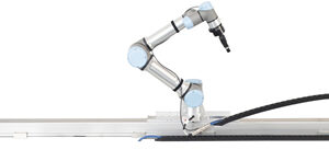 Kollaborierender e-Serie 6-Achs Roboterarm auf Linearachse 2500 mm