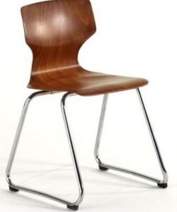 Stapelstuhl mit ergonomisch geformten PAGHOLZ-Formsitz