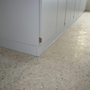 Schrank-Blendsockel seitlich, Sockelhöhe 100mm, Länge 60cm, für Nachverblendung